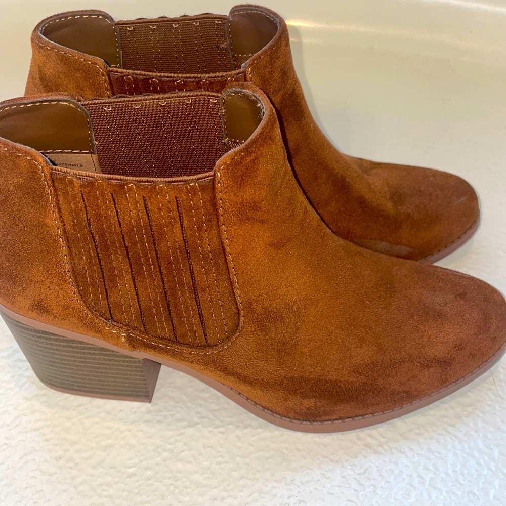 Camel Suede Booties Wmn 8,5